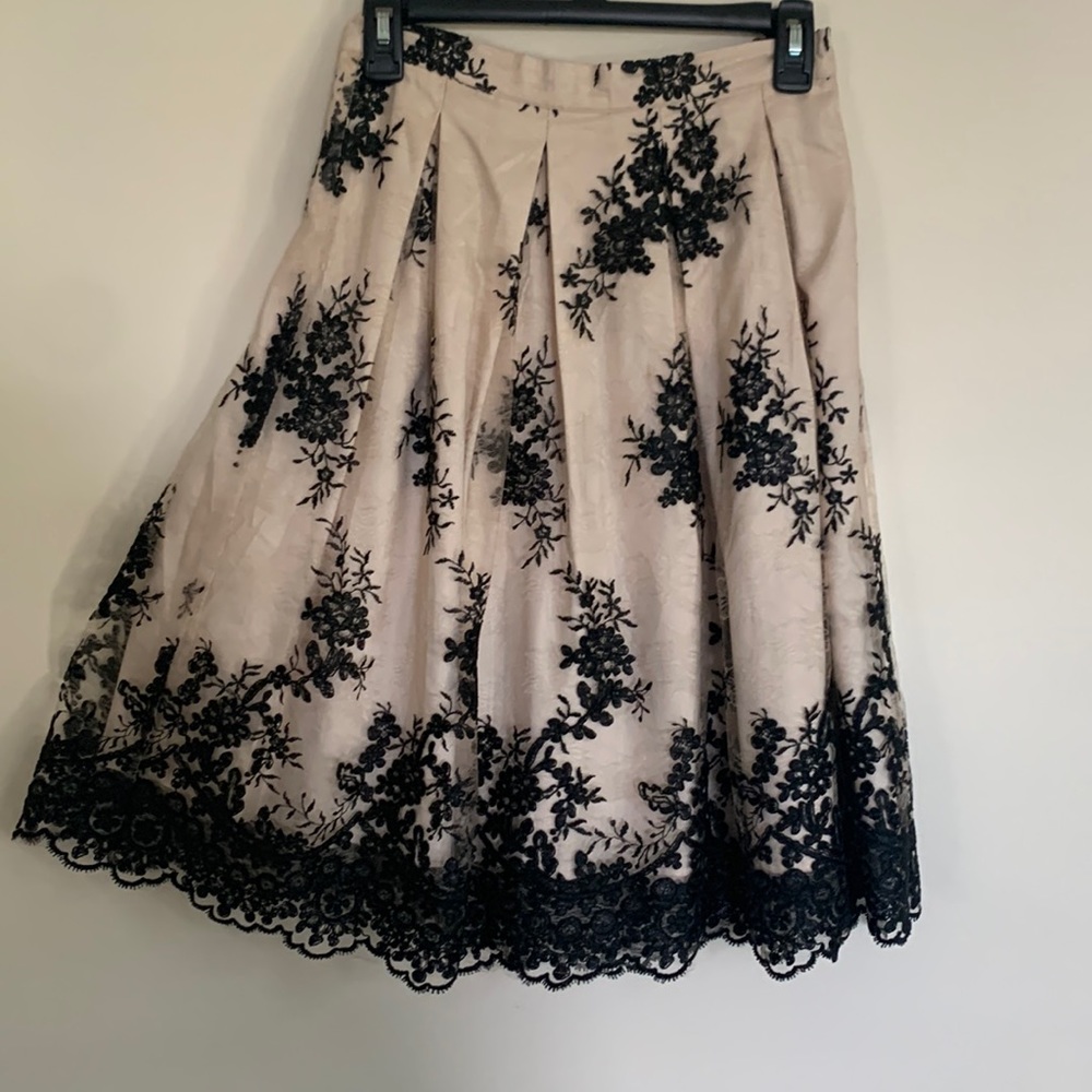 Lace skirt